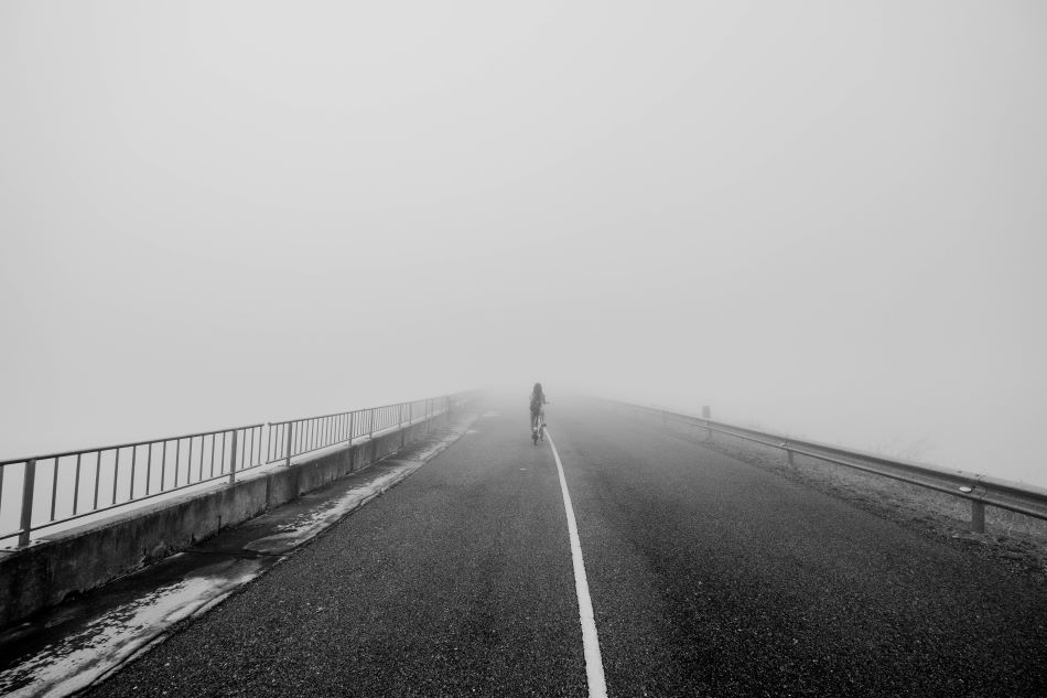 Encuentro etéreo en el puente, historia paranormal